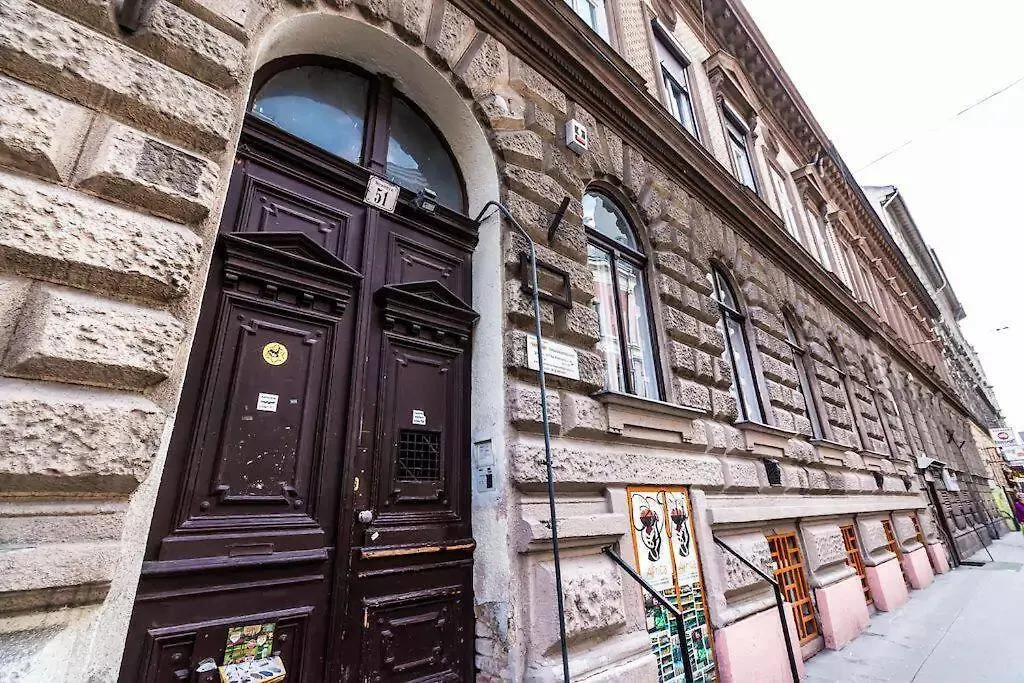 Spacious Lofted Place Next To The Pub District Budapest