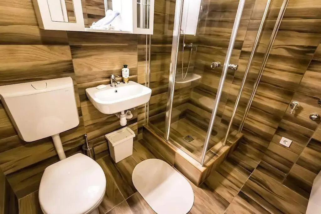 Spacious Lofted Place Next To The Pub District Budapest Apartment